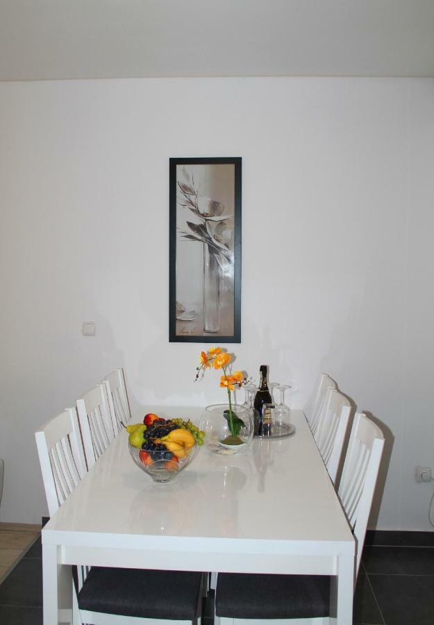 Malo Misto Apartment Dugi Rat Exterior photo