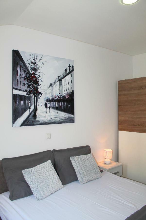 Malo Misto Apartment Dugi Rat Exterior photo