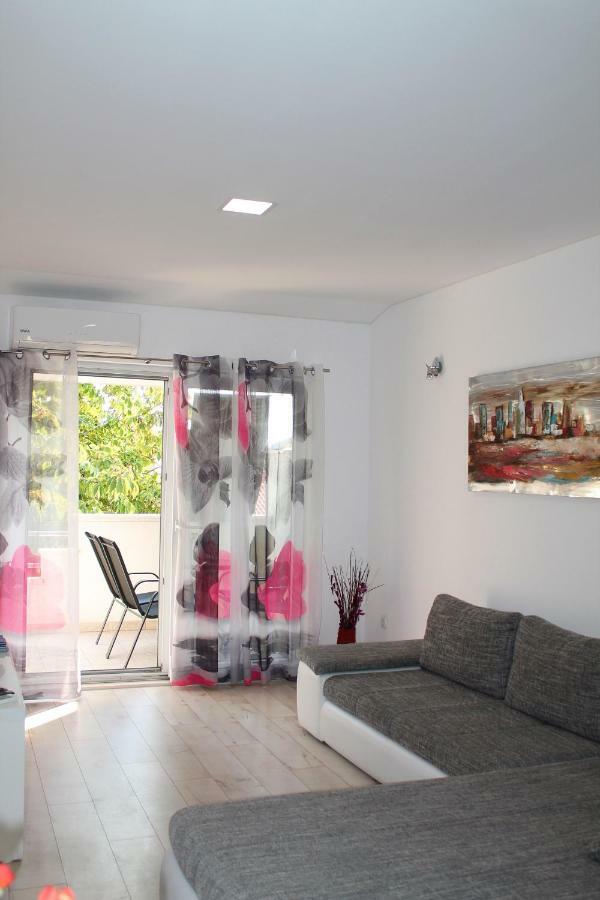 Malo Misto Apartment Dugi Rat Exterior photo