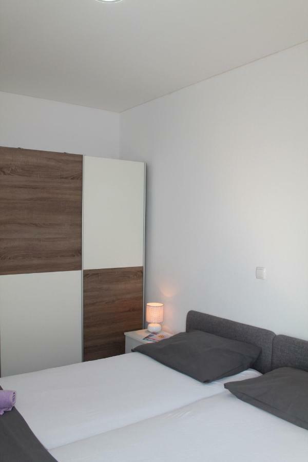 Malo Misto Apartment Dugi Rat Exterior photo